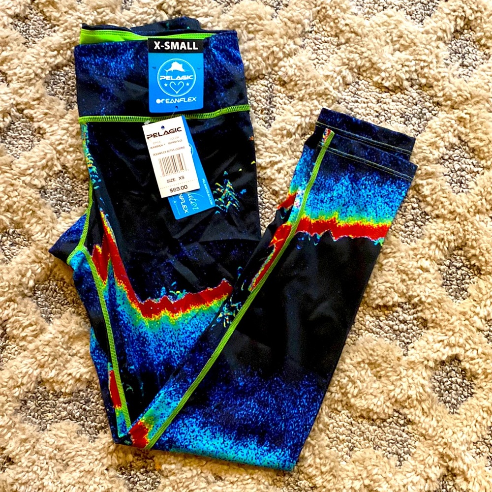 Pelagic NWT women’s XS Fishfindsr black leggings